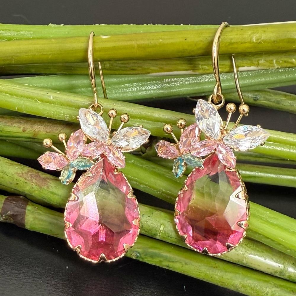 Unsigned Gold-tone Pink Crystal Teardrop with Butterflies Drop Earrings 6.7g.